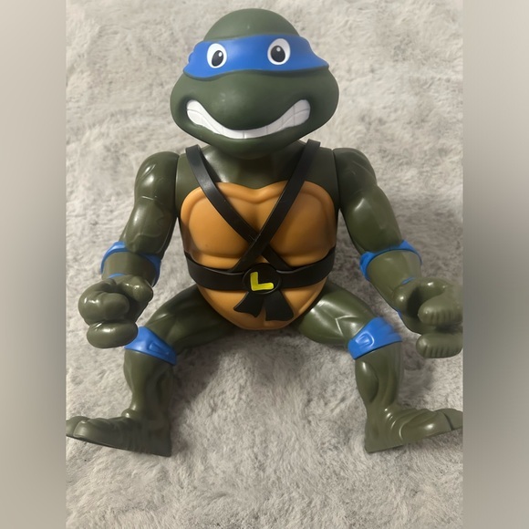 Playmates Toys TMNT Classic Leonardo Giant Size 12" Action Figure 2022 - Picture 1 of 7